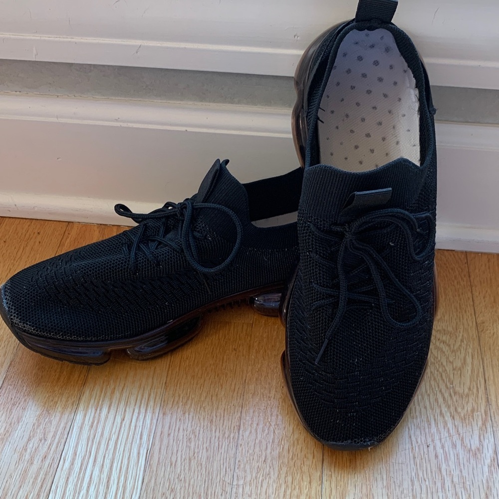 Women’s or Men’s Unisex Black Air-Cushioned Sneakers Size 11 Slip Ons - Picture 2 of 7